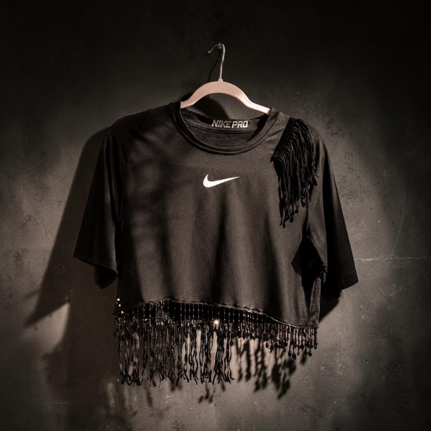 Nike Dri-FIT Crop Top z Frędzlami | Ręcznie Przerobiony | One of One | Pretty Decay Studio
